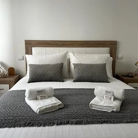 Gris Con Parking Gratis