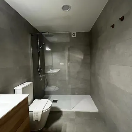 Apartamento Gris Con Parking Gratis
