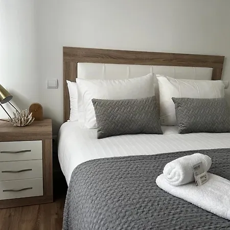 Apartamento Gris Con Parking Gratis *