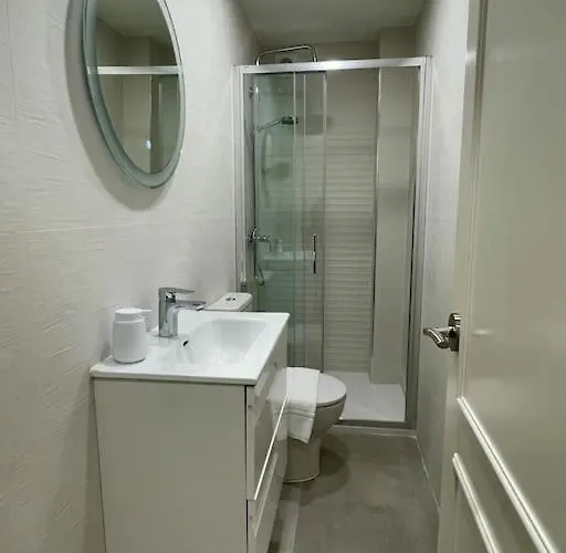 Gris Con Parking Gratis * 比戈