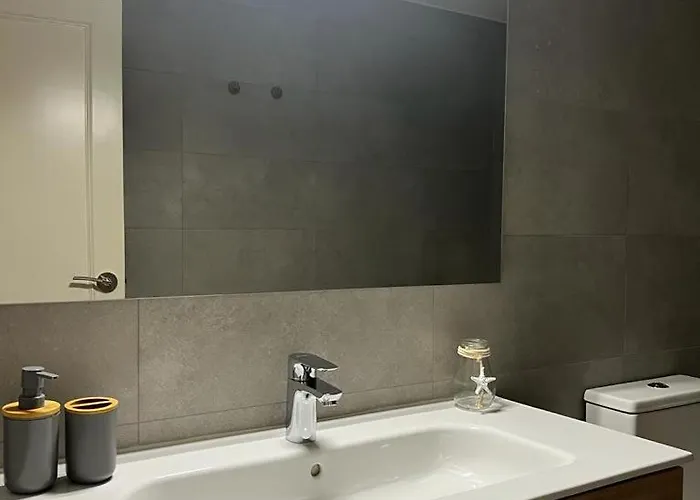 Gris Con Parking Gratis * 比戈