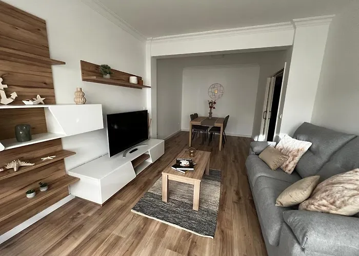 Gris Con Parking Gratis * 比戈